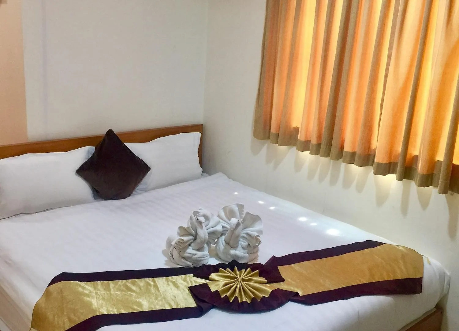 יאנגון City Central Inn 3*,
