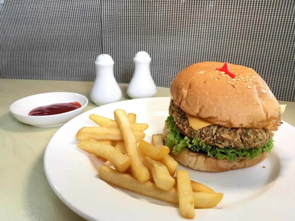 יאנגון City Central Inn 3*,